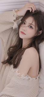 草莓月亮海报
